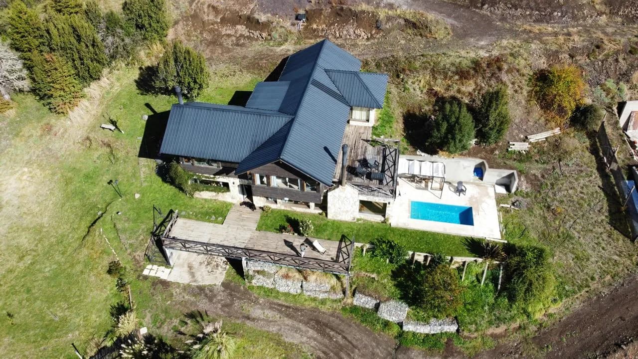 Casa con piscina en barrio privado – Exclusividad y confort en San Martín de los Andes