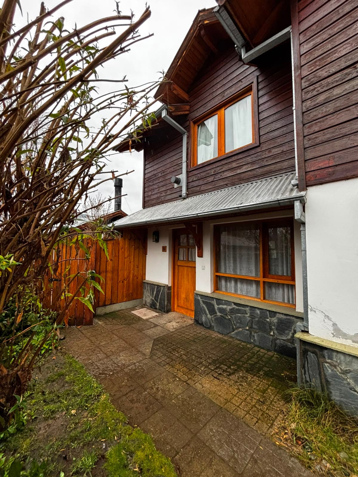 Cabaña de 2 habitaciones con patio en calle Fosbery