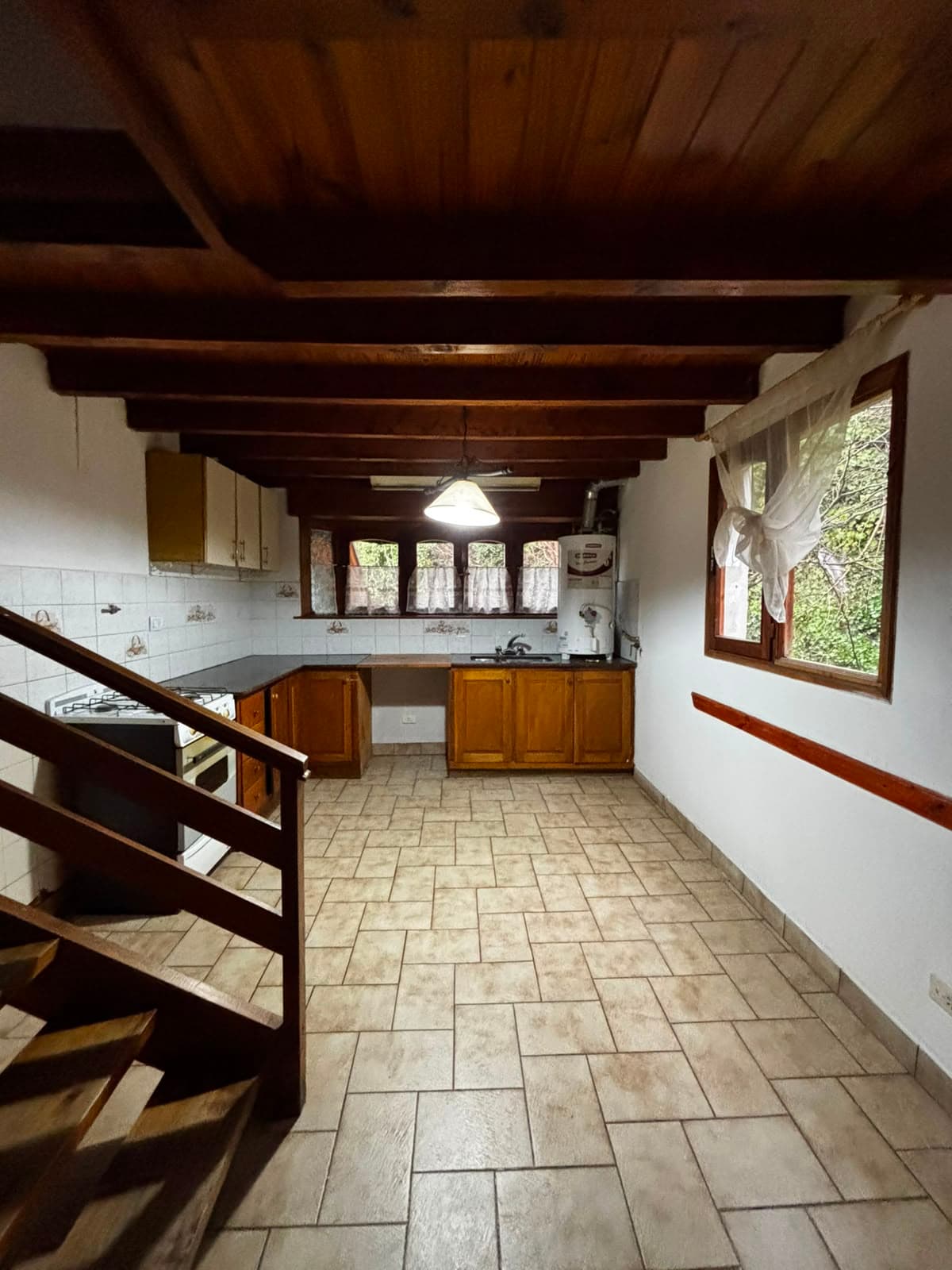 Cabaña de 2 dormitorios en complejo sobre calle Villegas – Alquiler permanente